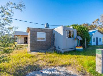 Casa · 70m² · 3 Ambientes · Terreno y 2 Construcciones en Pehuencó