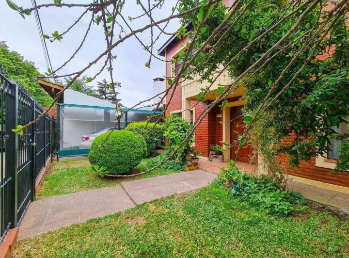Casa · 225m² · 5 Ambientes · 2 Cocheras