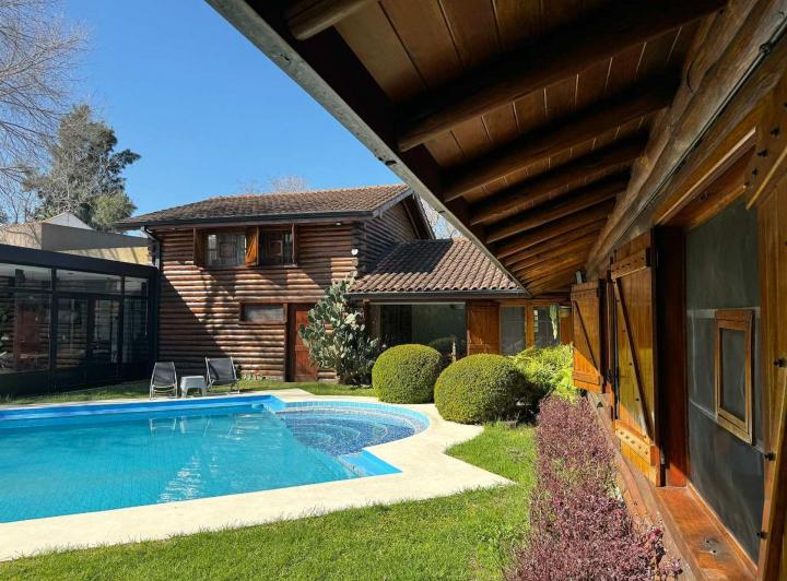 Casa · 300m² · 7 Ambientes · 6 Cocheras