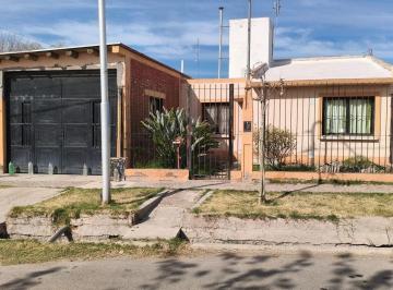 Casa · 260m² · 6 Ambientes · 1 Cochera · Casa Dos Dormi, Barrio Parrales de Soeva, Gllén