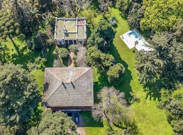 Casa · 517m² · 8 Ambientes · 5 Cocheras · Casona - 8.000 m² de Historia – Entorno Parque Leloir