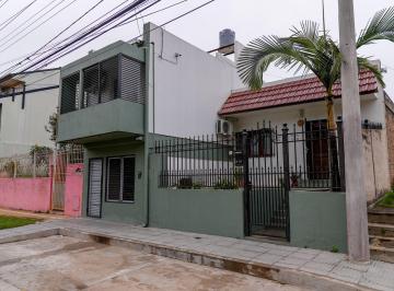 Casa · 160m² · 8 Ambientes · Casa Más Dúplex en Zona Hipódromo Paraná
