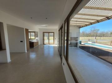 Casa · 145m² · 4 Ambientes · 1 Cochera · Casa 4 Amb. Venta en Nativas, Puertos Financiación
