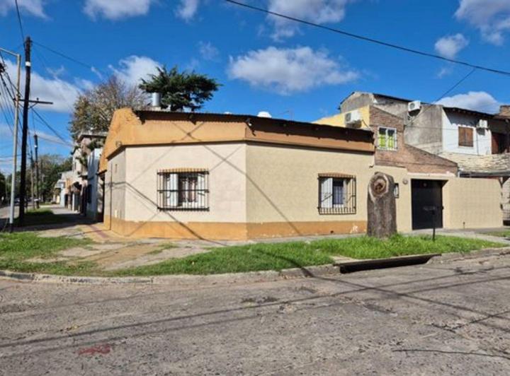 Casa · 104m² · 5 Ambientes · 3 Cocheras
