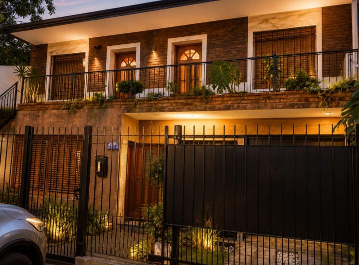 Casa · 200m² · 7 Ambientes · 2 Cocheras