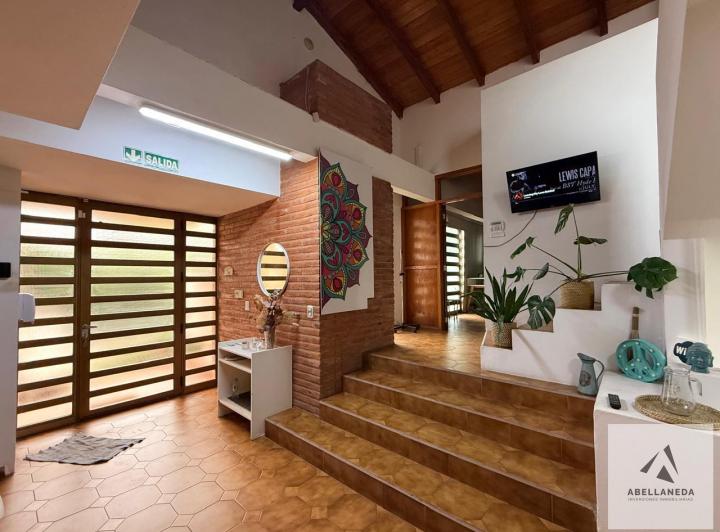 Casa · 303m² · 7 Ambientes · 4 Cocheras