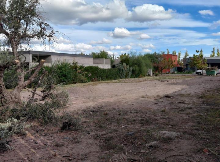 Terreno · 830m²