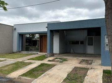 Ingreso Peatonal y vehicular · Casa de Categoría en Rincón de Drummond