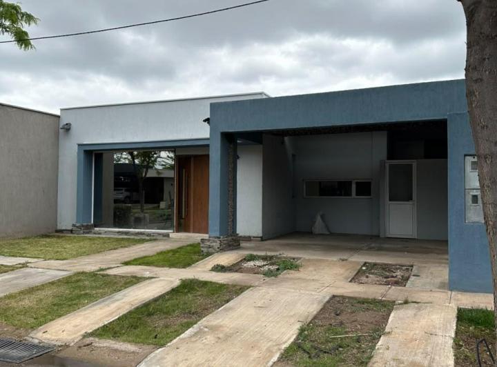 Casa · 140m² · 3 Ambientes · 2 Cocheras