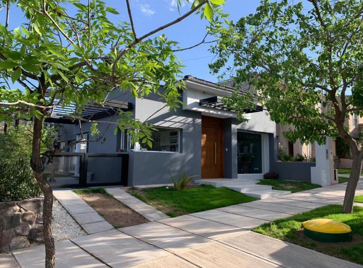Casa · 160m² · 4 Ambientes · 1 Cochera