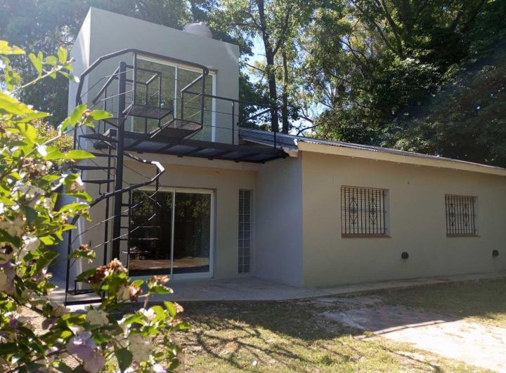 Casa · 105m² · 5 Ambientes · 2 Cocheras