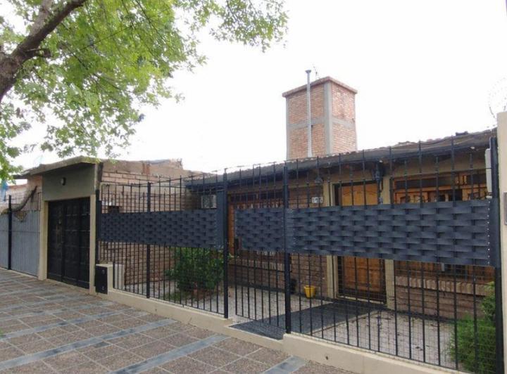 Casa · 102m² · 4 Ambientes · 2 Cocheras