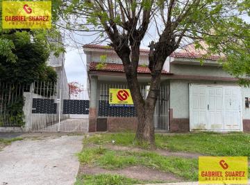 Casa · 158m² · 5 Ambientes · 6 Cocheras · Casa 2 o 3 Dorm. con Fondo Garaje - Apto Credito