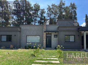 Casa · 125m² · 4 Ambientes · 1 Cochera · Casa en El Barrio Manzanares Chico