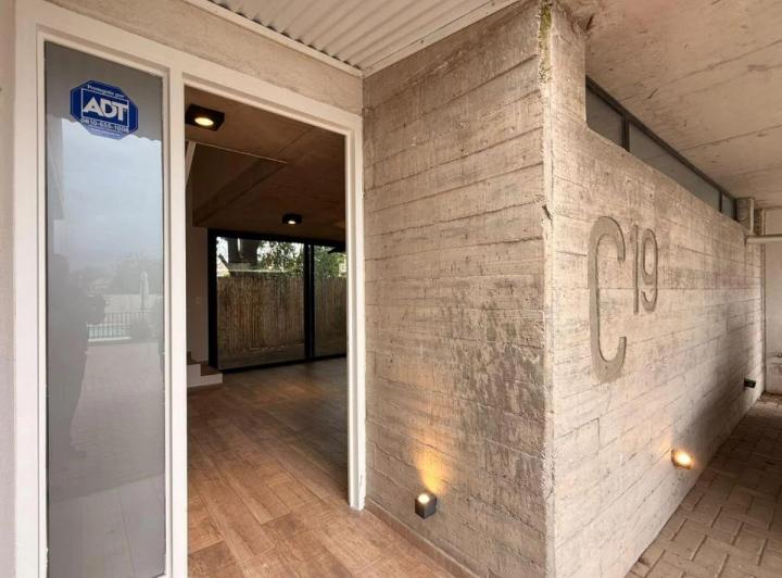 Casa · 140m² · 4 Ambientes · 2 Cocheras