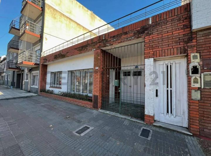 Casa · 211m² · 5 Ambientes · 1 Cochera