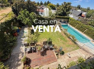 Casa · 250m² · 9 Ambientes · 2 Cocheras · Vendo. Casa en Barrio Nebel. Concordia, Er.