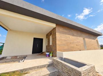 Casa · 150m² · 4 Ambientes · 2 Cocheras · Casa en Venta en Santa Clara Al Sur