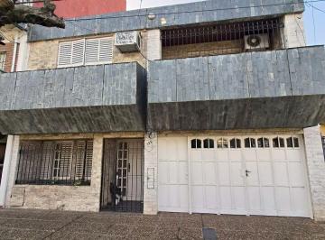 Casa de 6 ambientes, Rosario · Espectacular Casa de 3 Dorm. con Jardín, Terraza, Parrillero y Doble Cochera