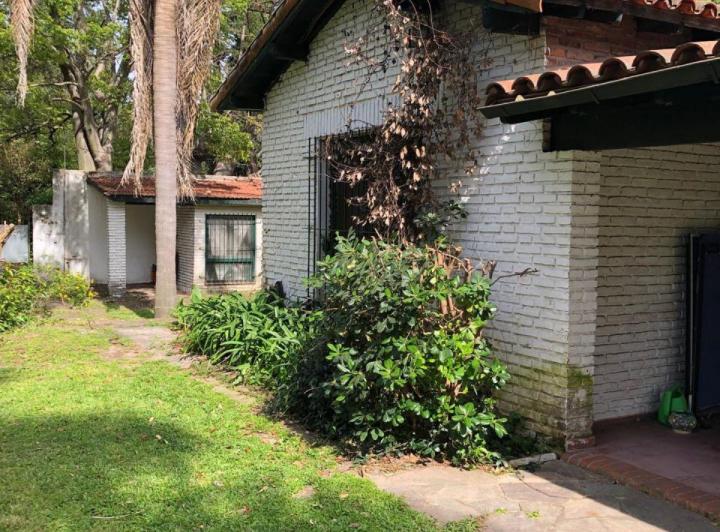 Casa · 200m² · 5 Ambientes · 4 Cocheras