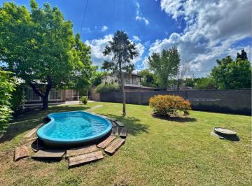 Casa · 48m² · 2 Ambientes · 1 Cochera · Funes Te Espera: Casa con Jardin y Pileta