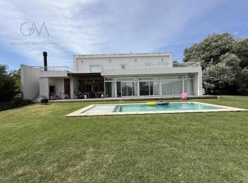 Casa · 190m² · 6 Ambientes · Casa en Venta Arenas del Sur