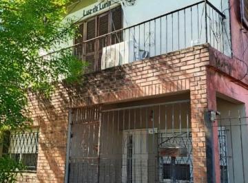 Casa · 200m² · 5 Ambientes · 1 Cochera · Casa Multifamiliar en Venta, Pileta, Villa de Mayo
