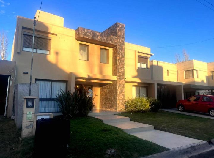 Casa · 250m² · 5 Ambientes