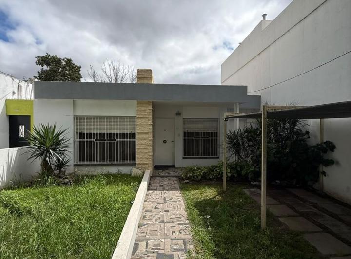 Casa · 440m² · 3 Ambientes · 1 Cochera