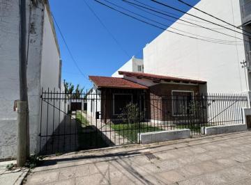 Casa · 135m² · 4 Ambientes · 4 Cocheras · Casa en B. San Cayetano