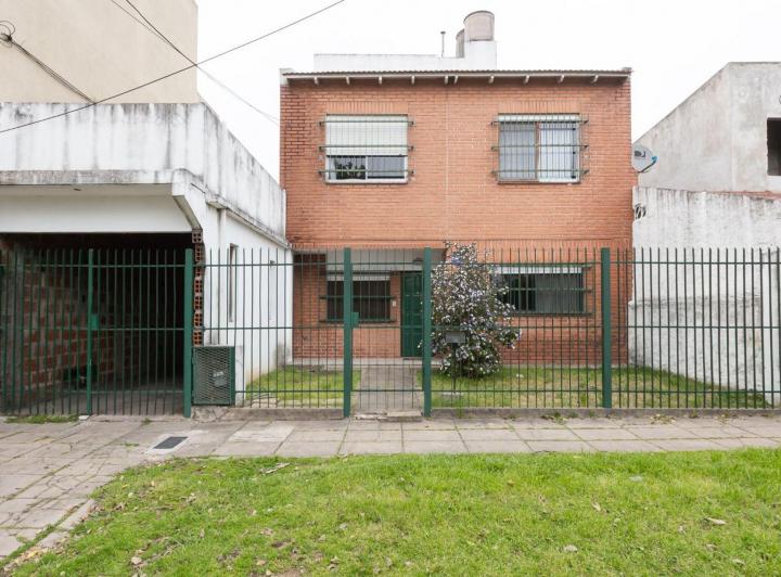 Casa · 160m² · 6 Ambientes · 2 Cocheras