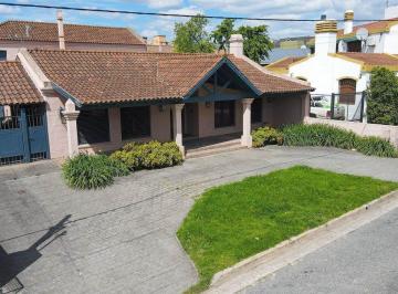 Casa · 457m² · 7 Ambientes · 2 Cocheras · Venta Casa 5 Dorm. con Quincho y Pileta