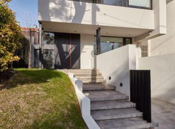 Casa de 3 ambientes, Mar del Plata · Casa de Estilo Contemporaneo con 2 Dorm.. Jardín y Piscina. Los Troncos.