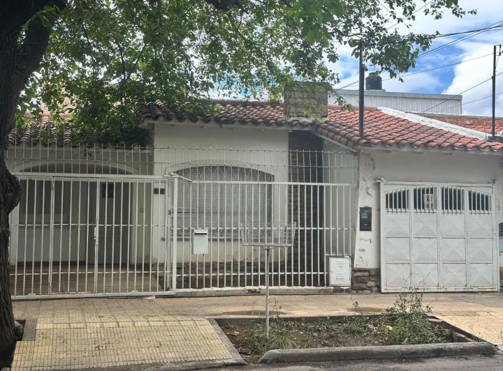 Casa · 176m² · 6 Ambientes · 2 Cocheras