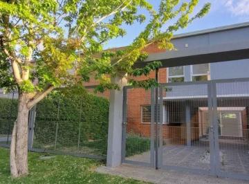 Casa de 6 ambientes, Neuquén · Casa en Alquiler · 3 Dorm. · Jardines del Rey, Neuquén
