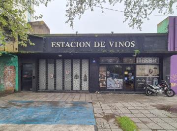 Local comercial · 200m² · Dos Locales con Oficinas en Lote Propio Av Luro