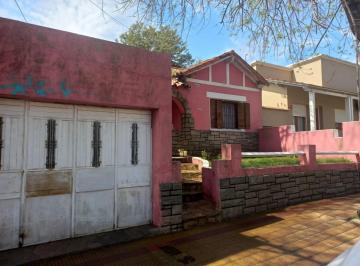 Casa · 140m² · 3 Ambientes · 1 Cochera · Venta Casa 2 Dorm. Excelente Zona