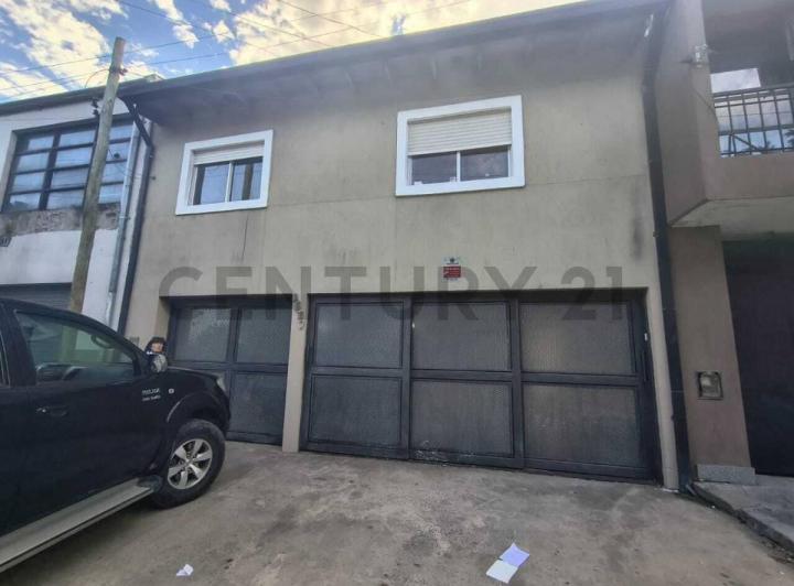 Casa · 130m² · 2 Dormitorios · 3 Cocheras