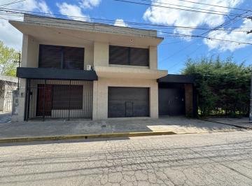 Casa · 300m² · 8 Ambientes · 3 Cocheras · Venta Casa + Duplex + Local en El Centro de Pilar