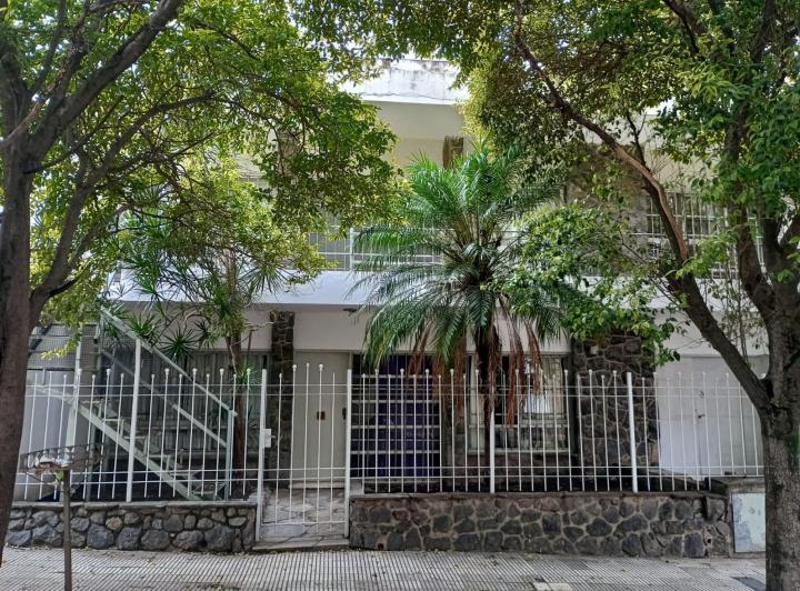 Casa · 229m² · 5 Ambientes · 1 Cochera