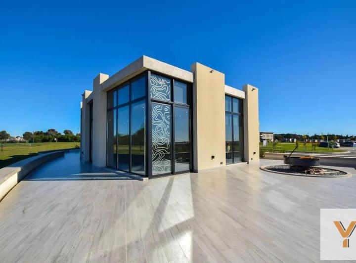 Terreno · 832m²