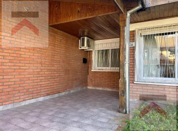 Casa · 50m² · 3 Ambientes · 1 Cochera · Casa con 2 Dorm., Cochera, Patio y Parrilla en Martinez!