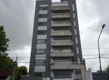Departamento de 2 ambientes, Lomas de Zamora · Excelente Semi Piso 2 Amb. con Cochera - Banfield