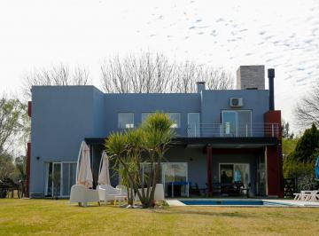 Casa · 186m² · 7 Ambientes · 2 Cocheras · Casa en Venta Haras del Sur I 4 Dorm. Pileta