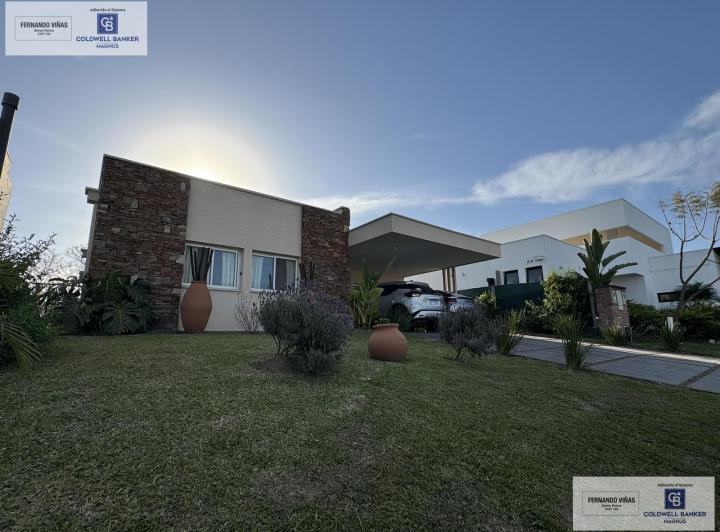 Casa · 126m² · 5 Ambientes · 2 Cocheras