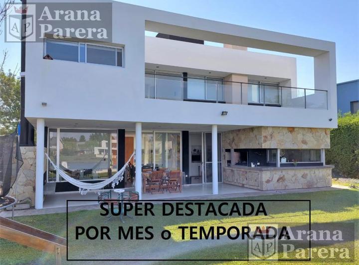 Casa · 260m² · 5 Ambientes · 4 Cocheras