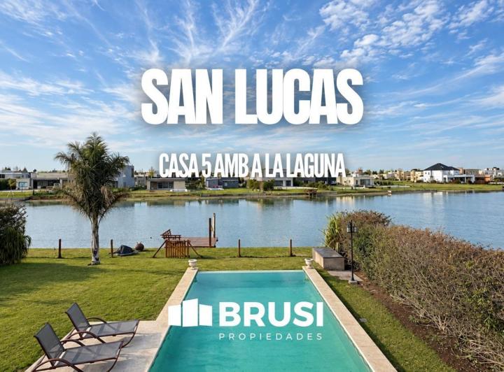 Casa · 261m² · 5 Ambientes · 2 Cocheras