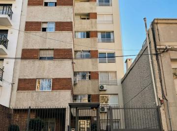 Departamento · 74m² · 6 Ambientes · 1 Cochera · Alquiler Apto 3 Dorm + Garaje en Parque Rodó