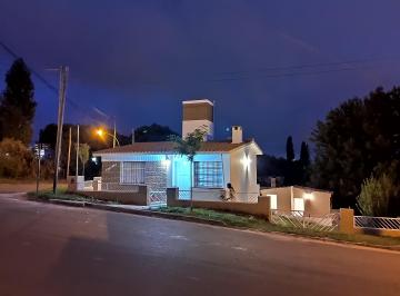 Casa de 4 ambientes, Unquillo · Hermoso Chalet Reciclado a Nuevo en Esquina – Excelente Ubicación en Unquillo