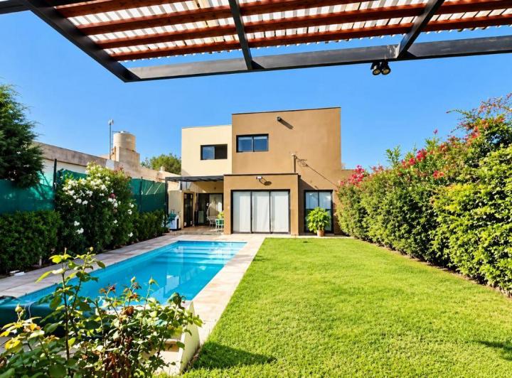 Casa · 176m² · 6 Ambientes · 2 Cocheras